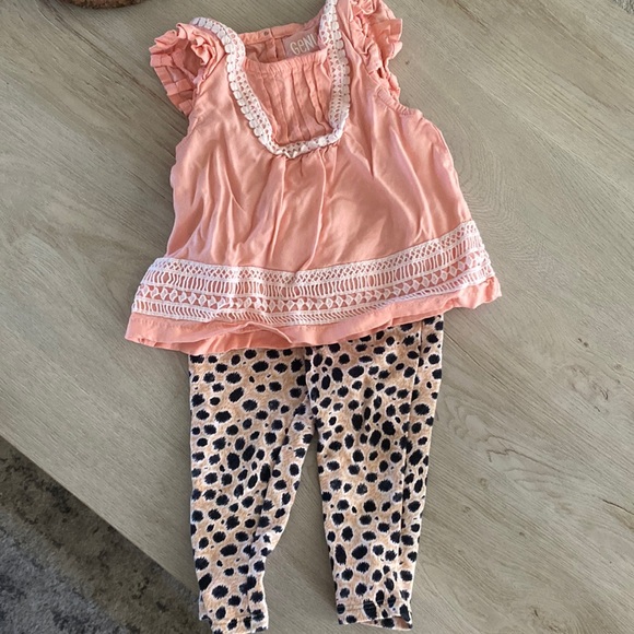 Oshkosh Girls outfit - Picture 1 of 3